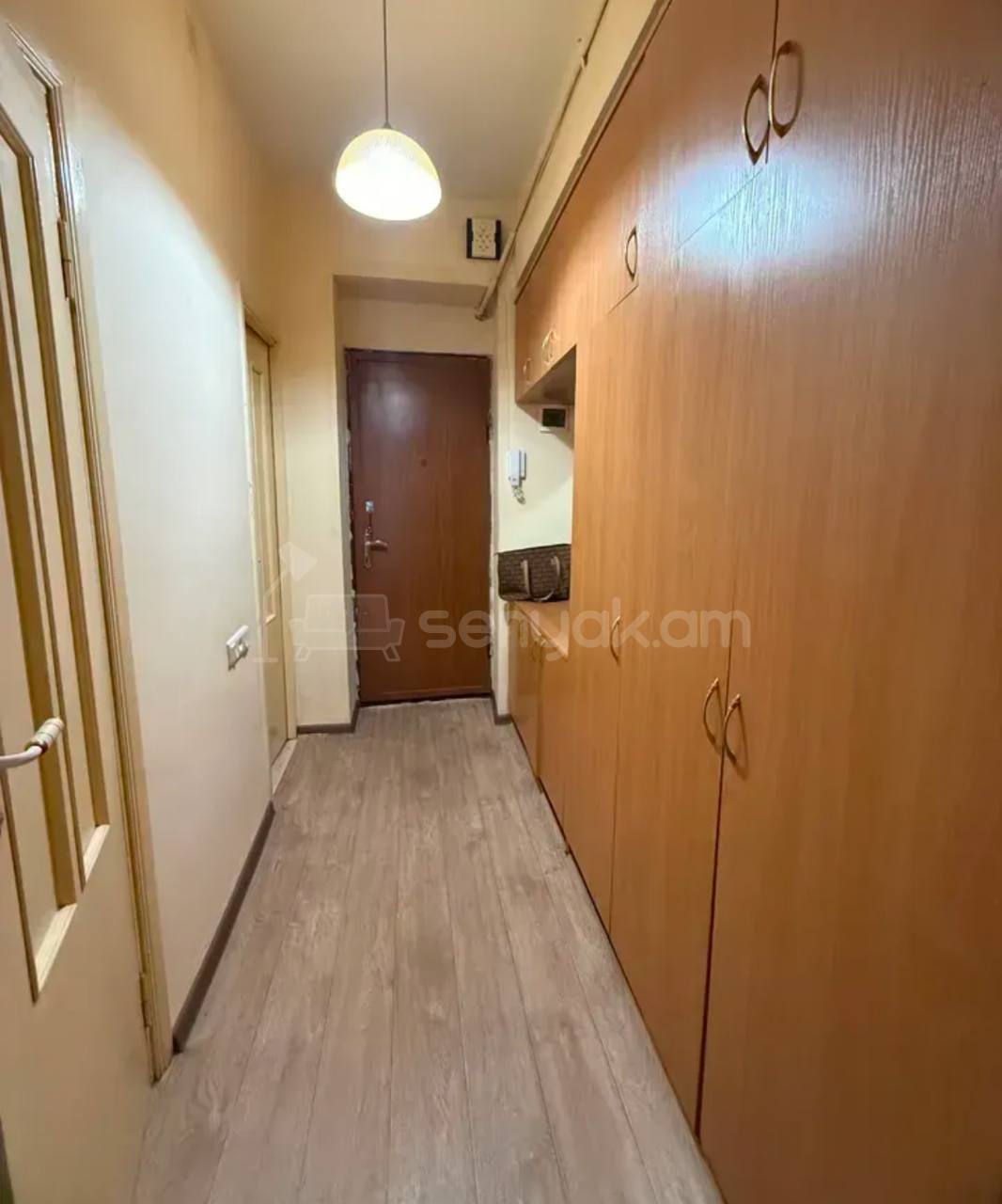 1 Սենյականոց Բնակարան Քարե Շենքում, 48քմ, 2/5 հարկ, Կապիտալ Վերանորոգված