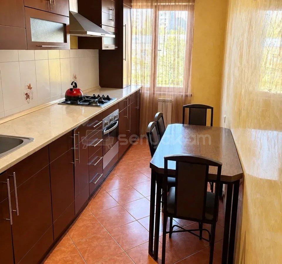 3 Սենյականոց Բնակարան, 74քմ, 3/9 հարկ, Կապիտալ Վերանորոգված