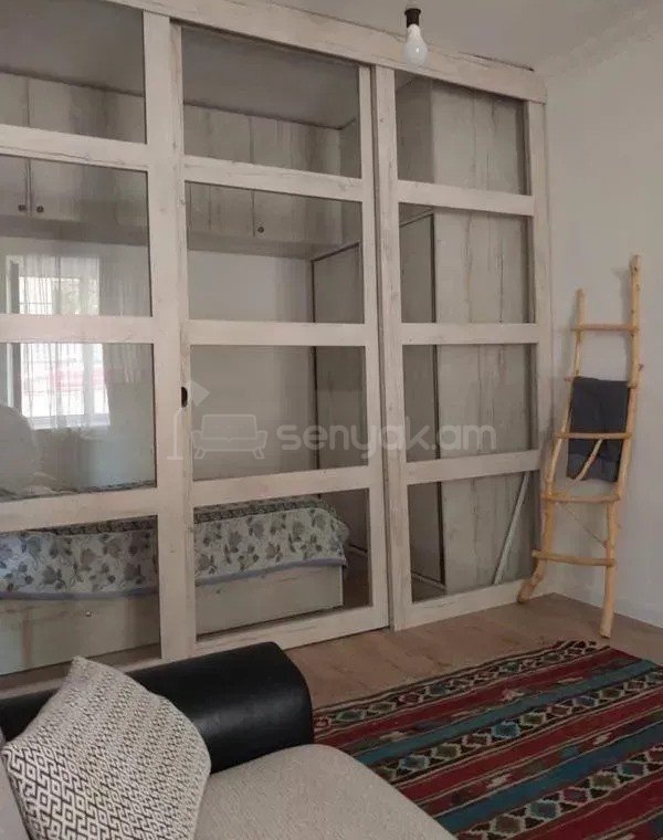 1 Սենյականոց Բնակարան Քարե Շենքում, 29քմ, 1/4 հարկ, Կապիտալ Վերանորոգված